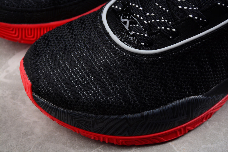 NikeUnisex Lebron 20 - Bred