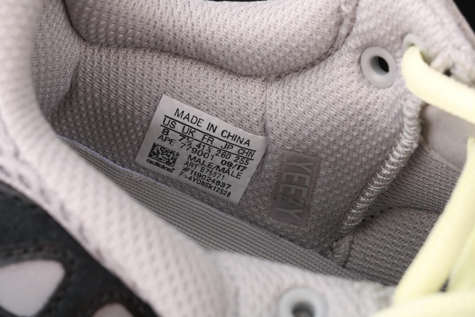 adidasUnisex Yeezy Boost 700 Wave Runner - Solid Grey