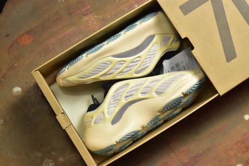 adidasOriginals YEEZY 700 V3 - Azael