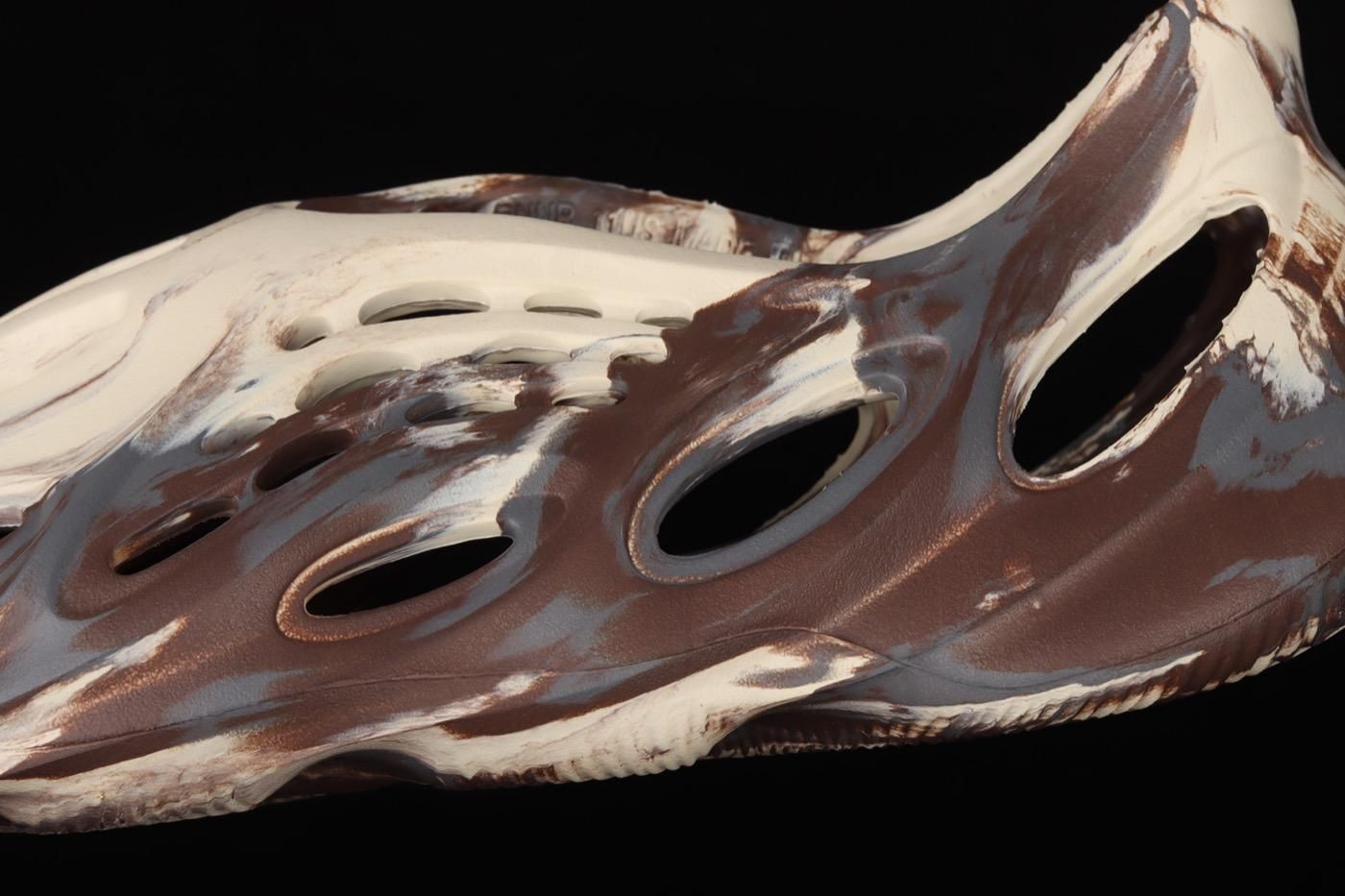 adidasUnisex Yeezy Foam RNNR - MX Cream Clay