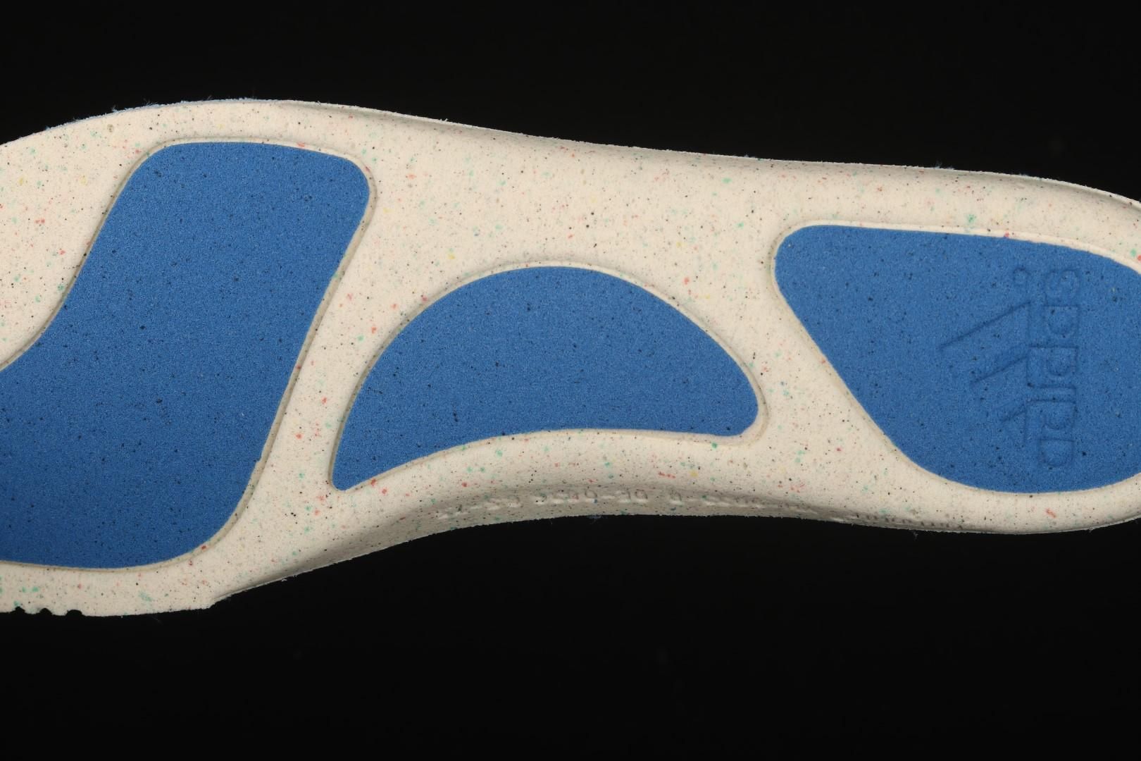 adidasUnisex Yeezy Boost 700 - Bright Blue