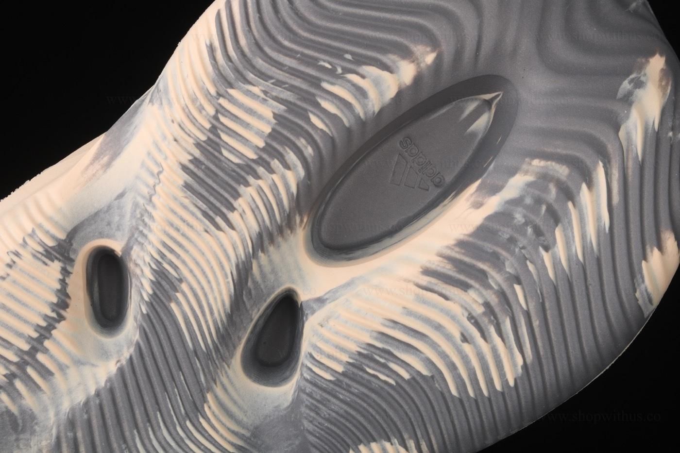 adidasUnisex Yeezy Foam RNNR MXT - Moon Gray