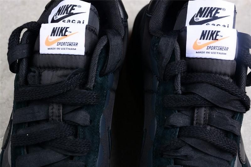 NikeMen's x sacai VaporWaffle - Black and Gum