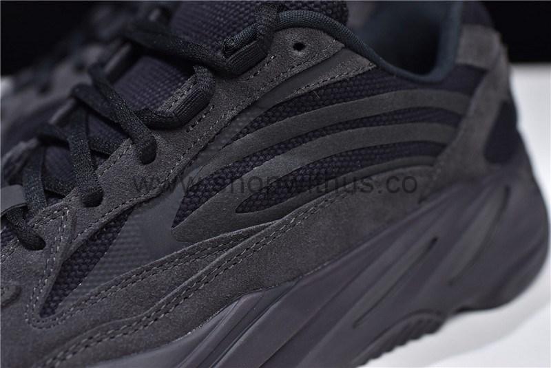 adidasOriginals YEEZY Boost 700 V2 - Vanta