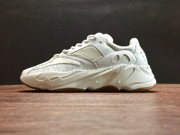adidasUnisex YEEZY Boost 700 - White/Gum