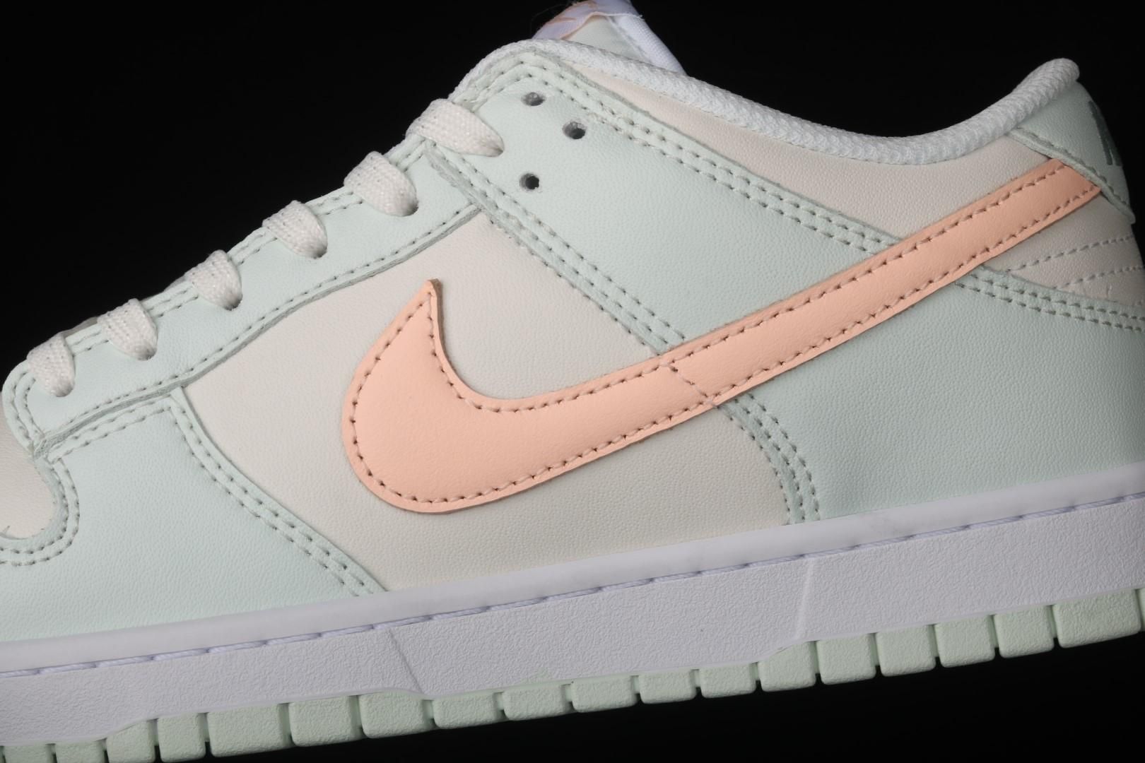 NikeUnisex Dunk Low - Barely Green