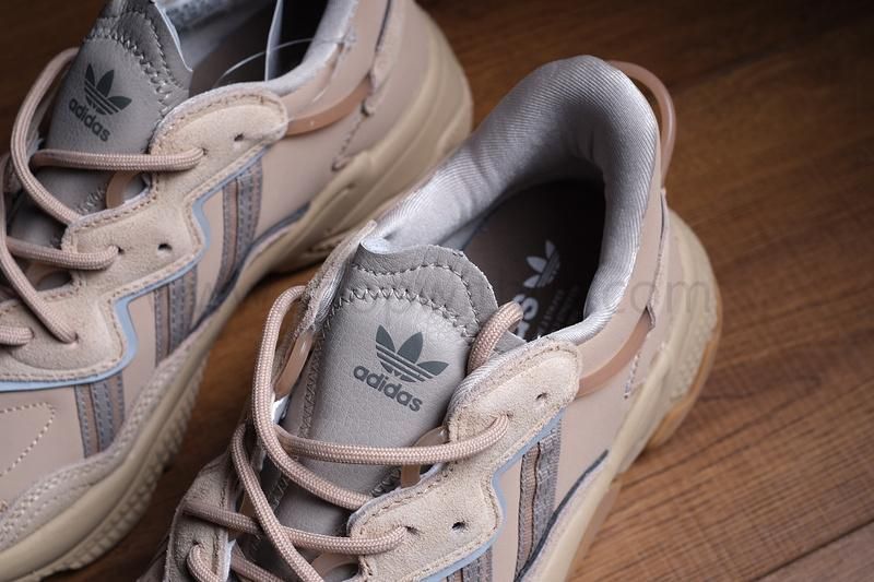 adidasOriginals Ozweegoo - Beige
