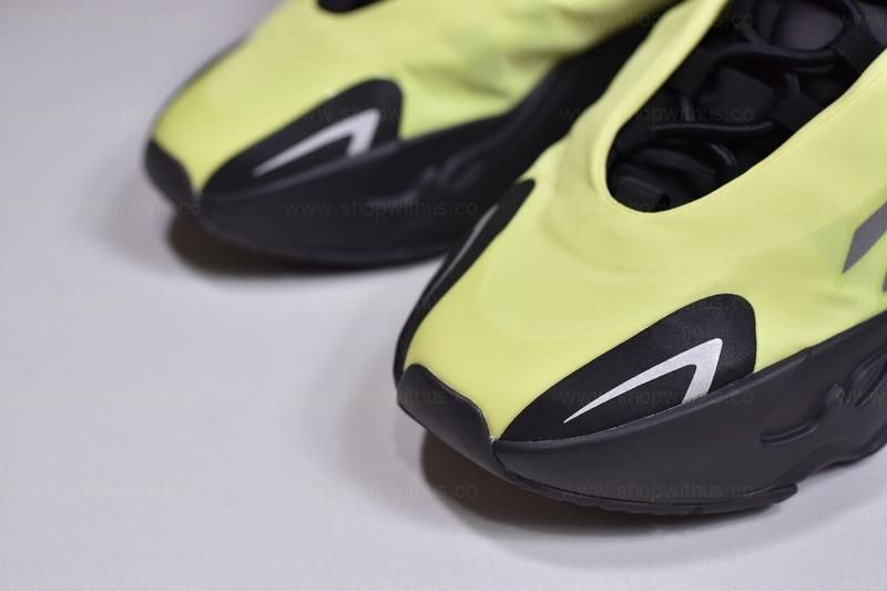 adidasYEEZY Boost 700 MNVN - Phosphor