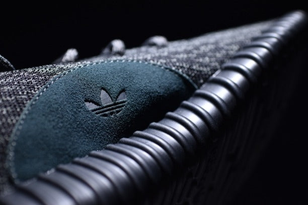 adidasYEEZY Boost 350 - Pirate Black