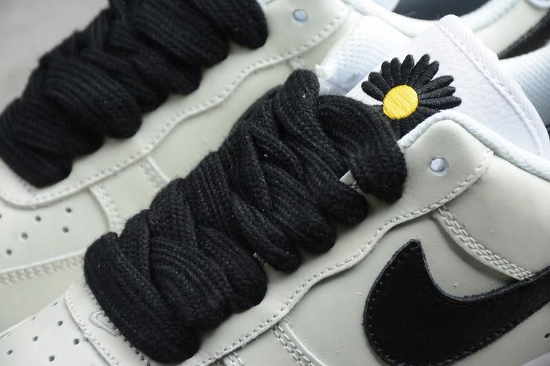 PEACEMINUSONE x NikeAir Force 1 - Para-Noise 2.0