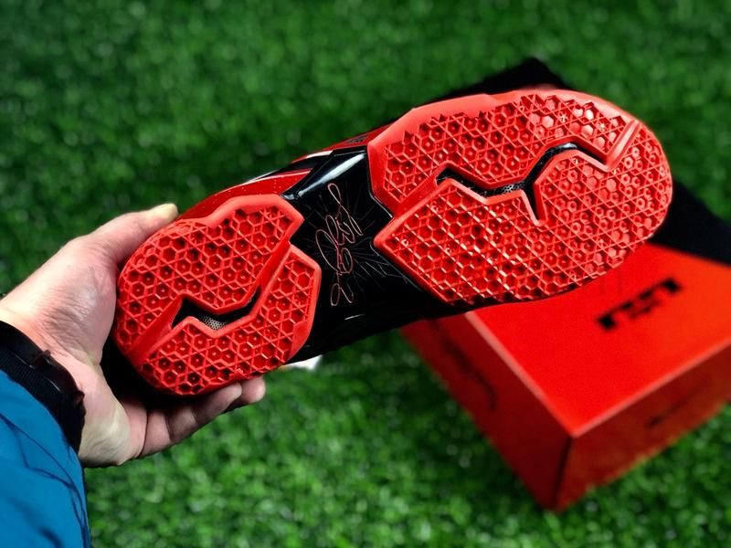 NikeBasketball Lebron 11 - 'Miami Away'