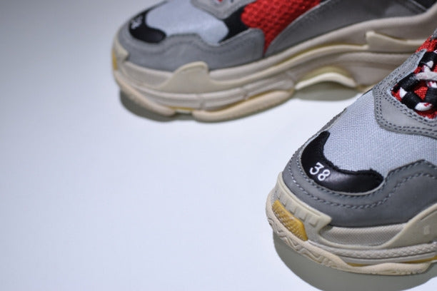 BalenciagaUnisex & Vintage Triple S Trainers - Multi