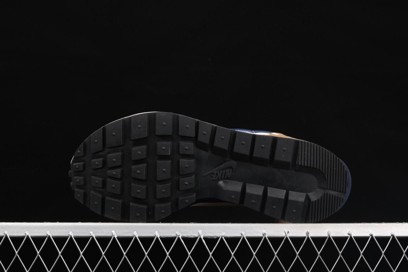 NikeUnisex x sacai VaporWaffle - Sesame and Blue Void