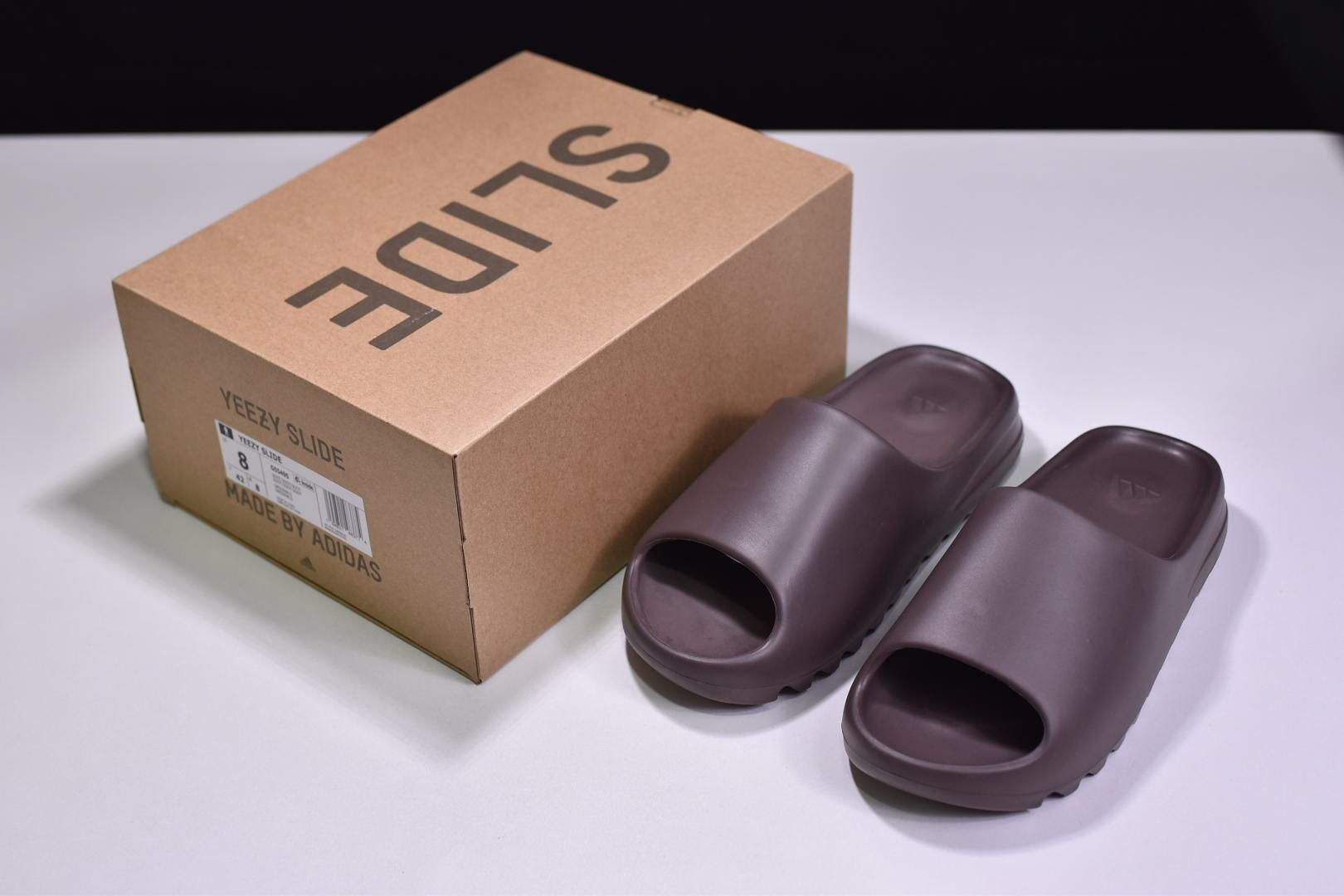 adidasUnisex YEEZY Slide - Soot