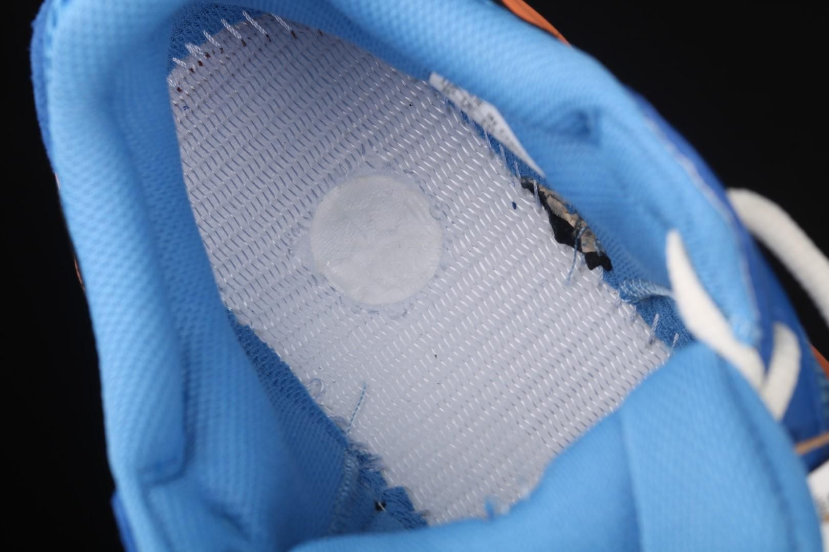 adidasUnisex Yeezy Boost 700 - Bright Blue