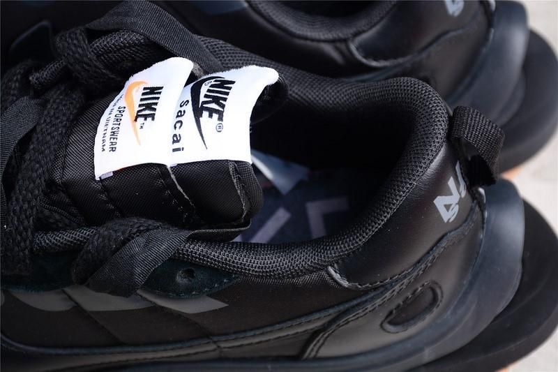 NikeMen's x sacai VaporWaffle - Black and Gum