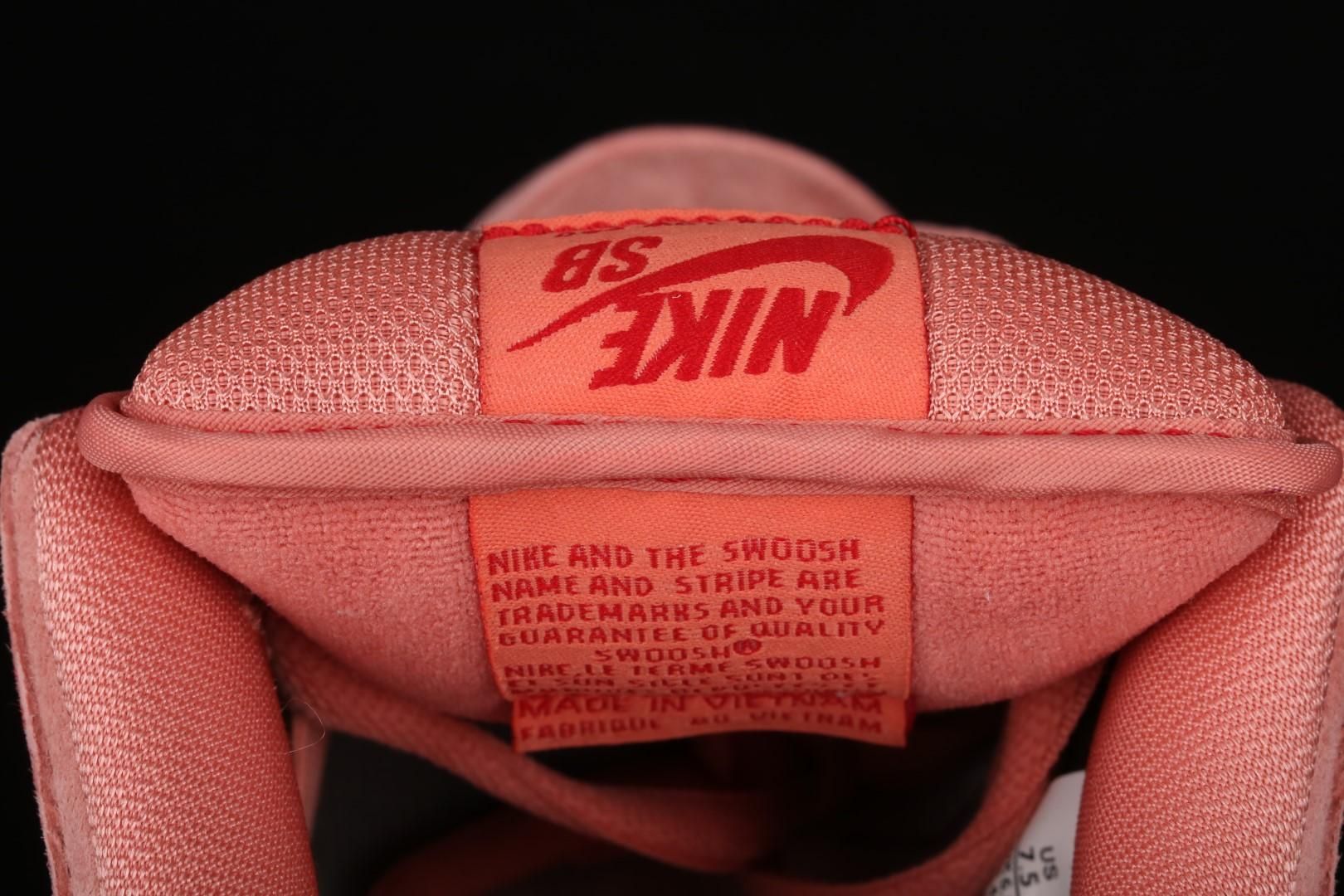 NikeMen's SB Dunk Low - Pink Pig