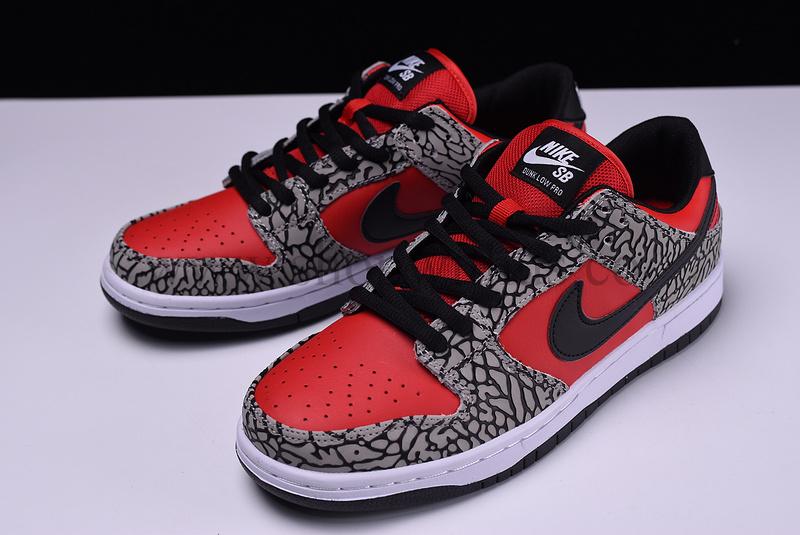 Supreme x NikeSB Dunk Low - Red Cement