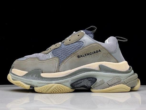 BalenciagaUnisex Triple S - Grey