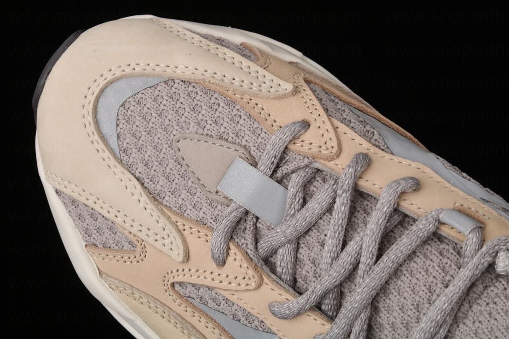 adidasYEEZY Boost 700 V2 - Cream