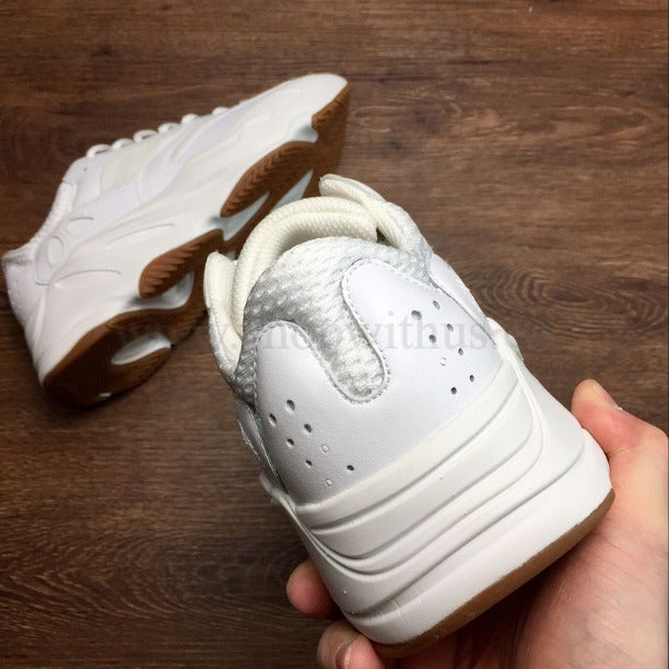 adidasUnisex YEEZY Boost 700 - White/Gum