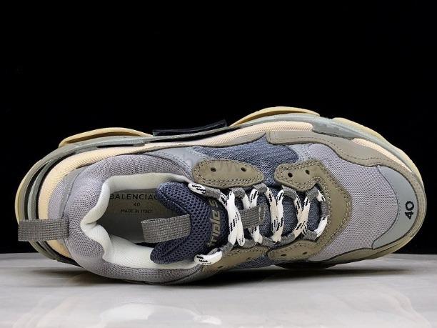 BalenciagaUnisex Triple S - Grey