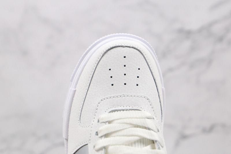 WMNS Air Force 1 AF1 Pixel - White Gold Chain