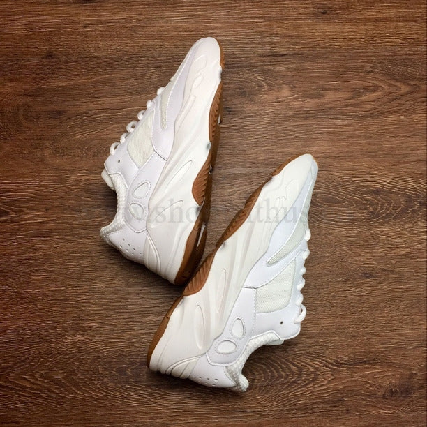 adidasUnisex YEEZY Boost 700 - White/Gum