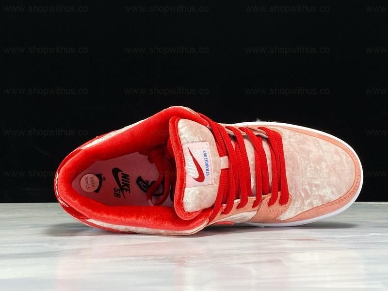 NikeSB Dunk Low - Strange Love
