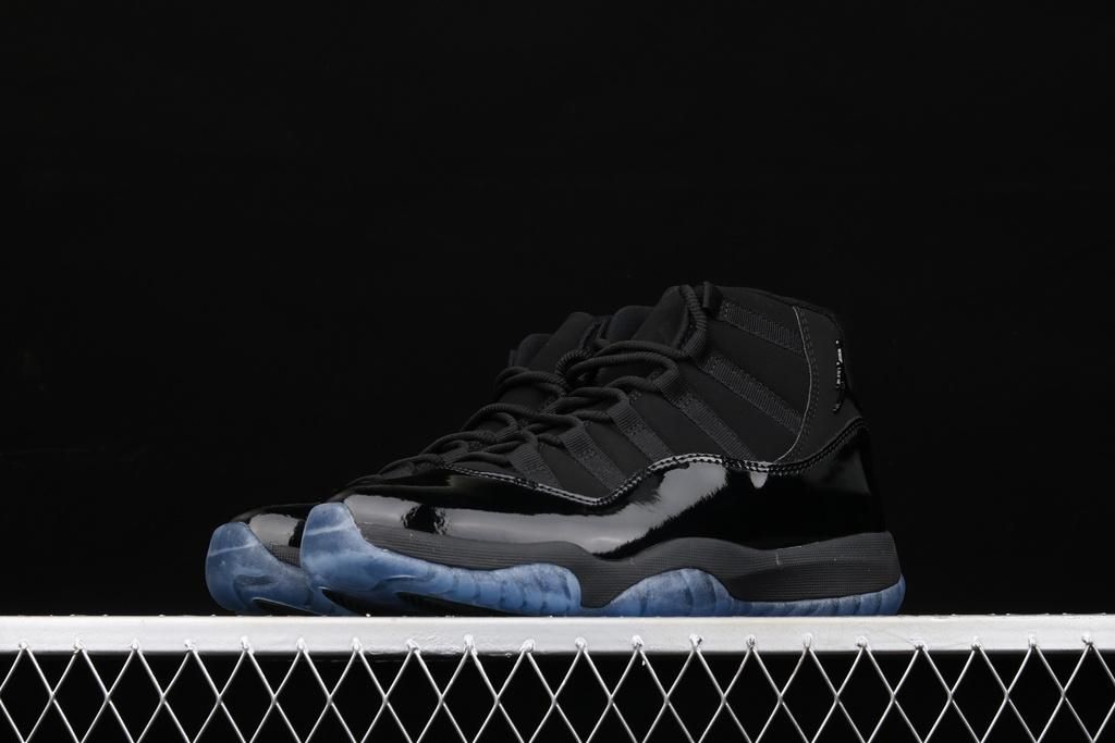 Air Jordan 11 AJ11 Retro - Cap And Gown
