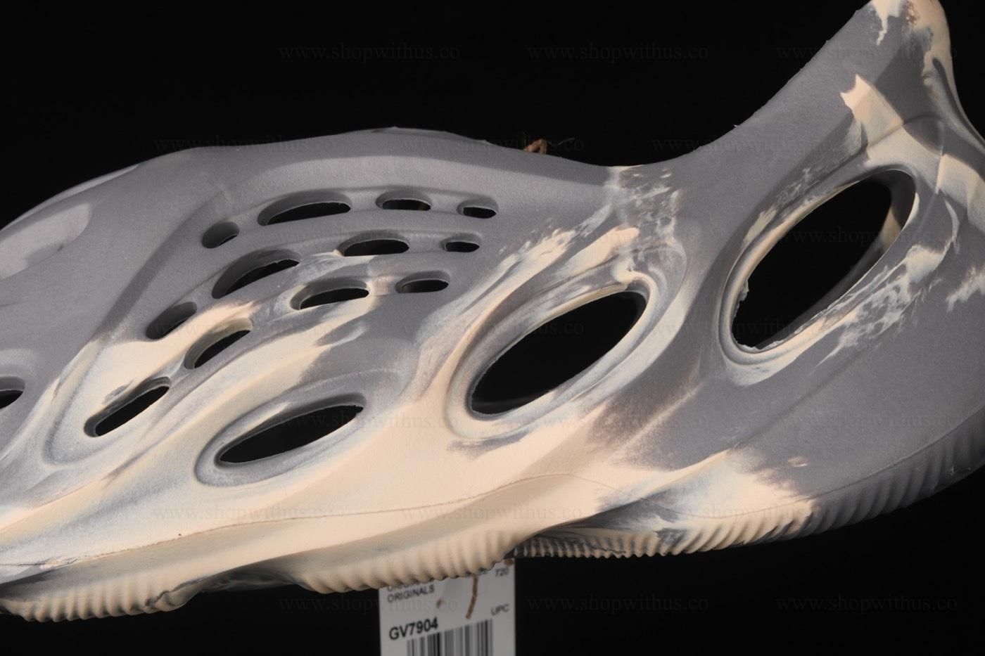 adidasUnisex Yeezy Foam RNNR MXT - Moon Gray