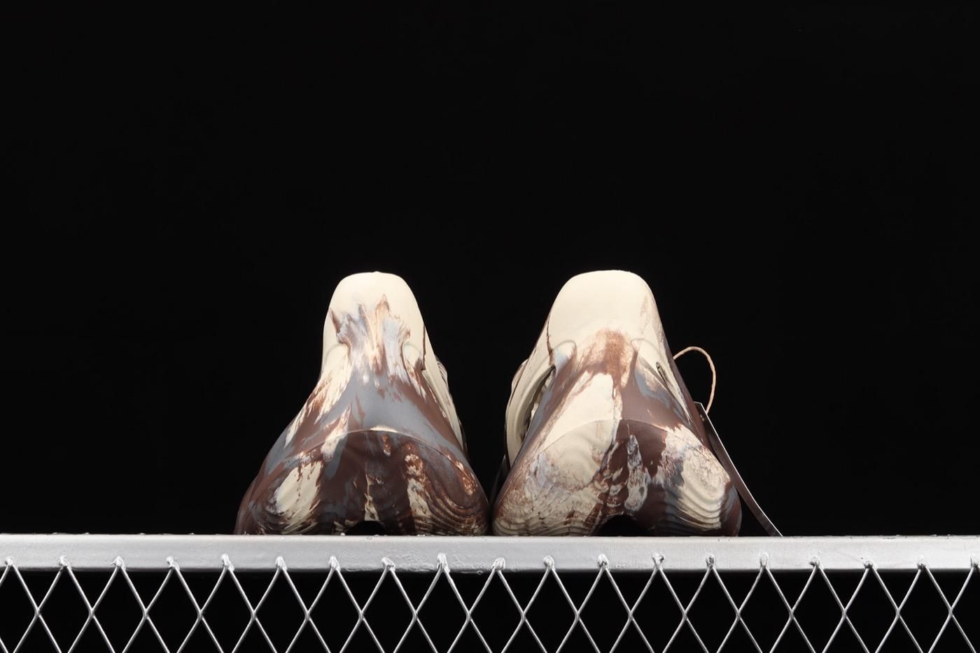 adidasUnisex Yeezy Foam RNNR - MX Cream Clay