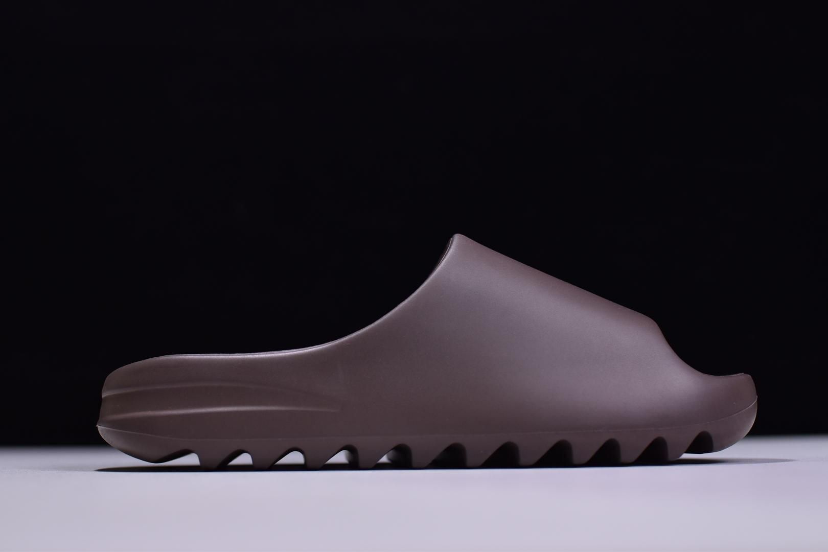 adidasUnisex YEEZY Slide - Soot