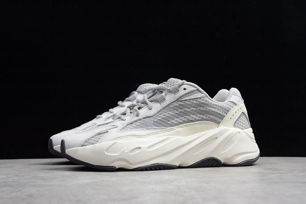 adidasUnisex YEEZY Boost 700 V2 - Static