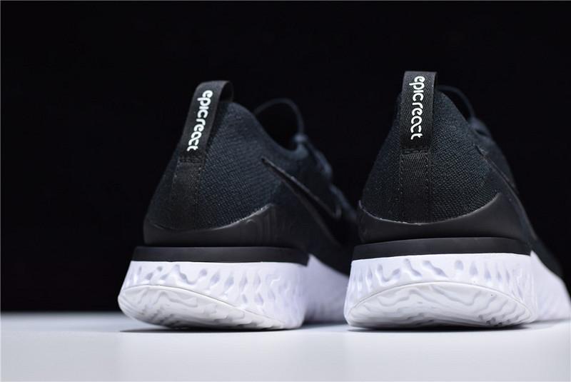 NikeMen's Epic React Flyknit 2 - Black/White