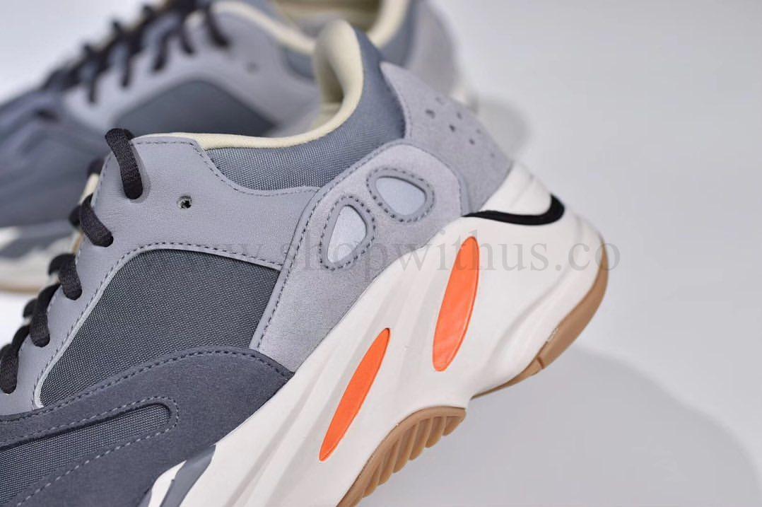 adidasOriginals YEEZY Boost 700 - Magnet