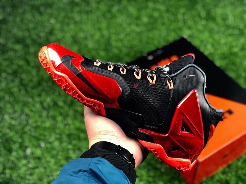 NikeBasketball Lebron 11 - 'Miami Away'