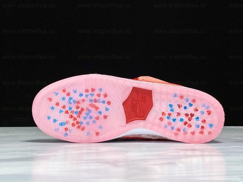 NikeSB Dunk Low - Strange Love