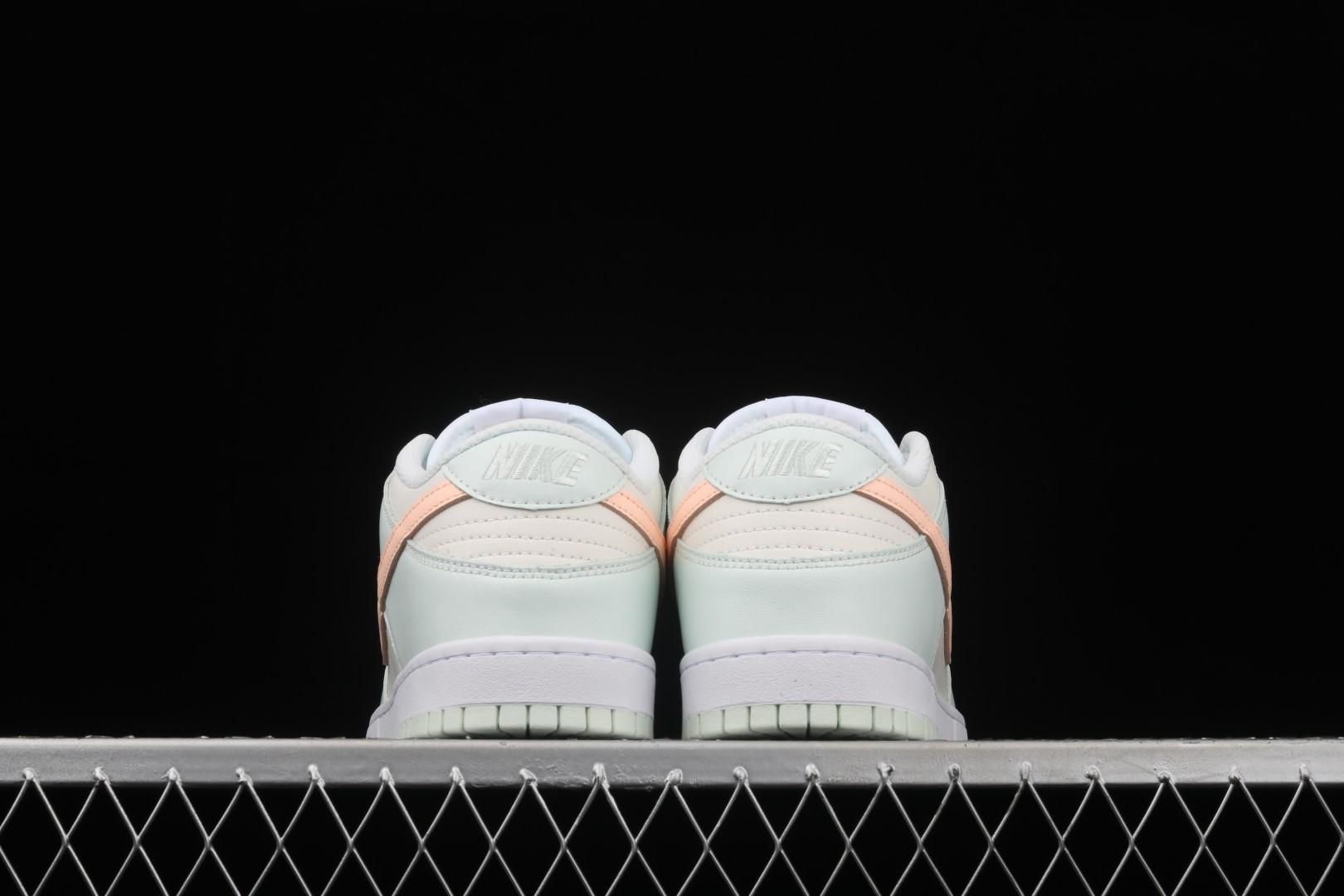 NikeUnisex Dunk Low - Barely Green
