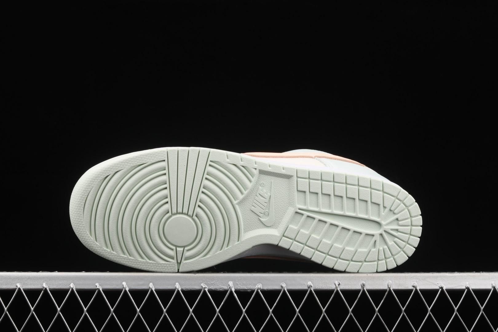 NikeUnisex Dunk Low - Barely Green