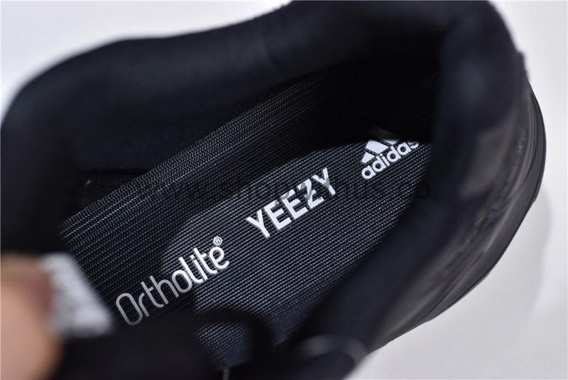 adidasOriginals YEEZY Boost 700 V2 - Vanta