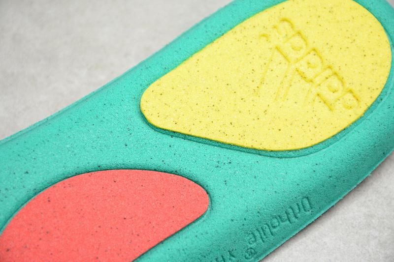 adidasOriginals YEEZY 700 V3 - Azareth