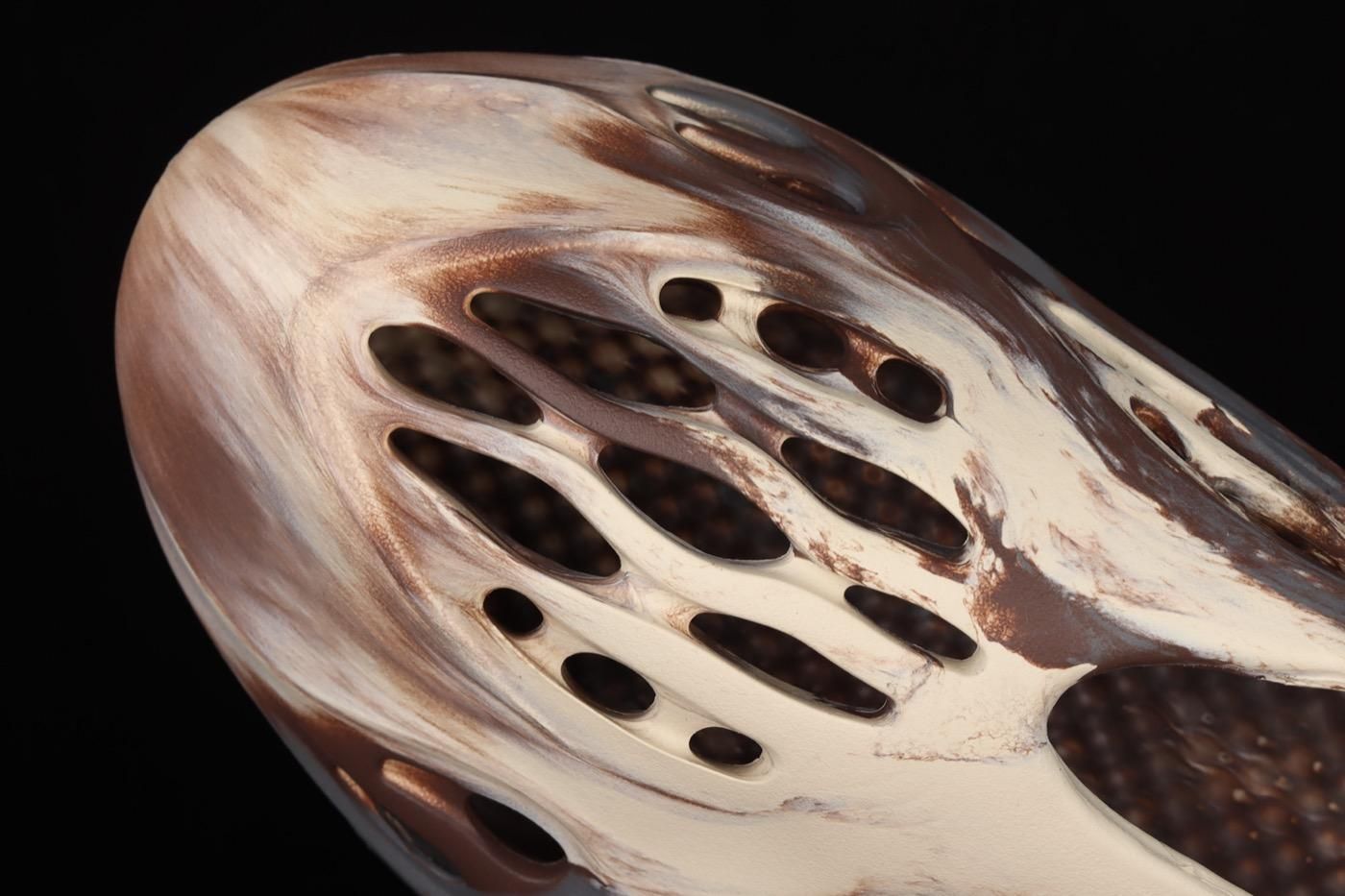 adidasUnisex Yeezy Foam RNNR - MX Cream Clay