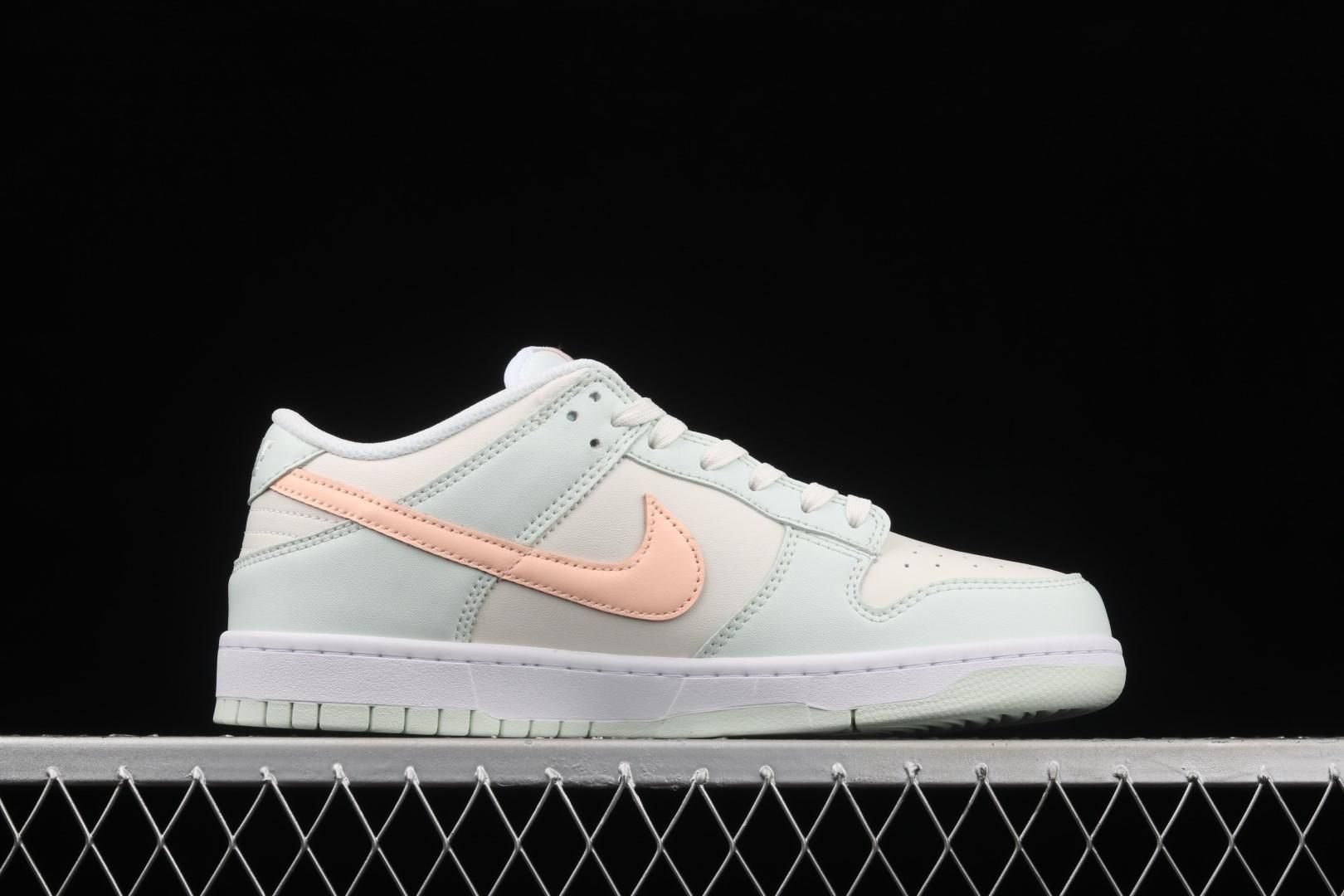 NikeUnisex Dunk Low - Barely Green