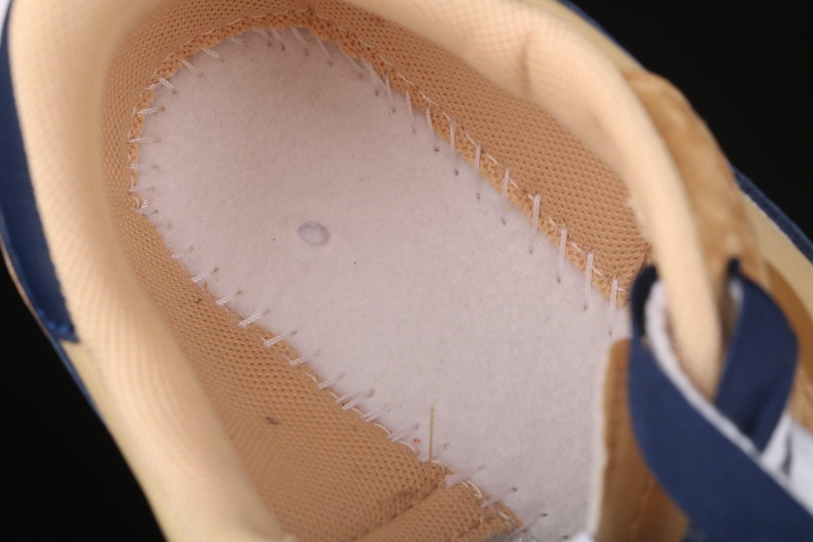 NikeUnisex x sacai VaporWaffle - Sesame and Blue Void