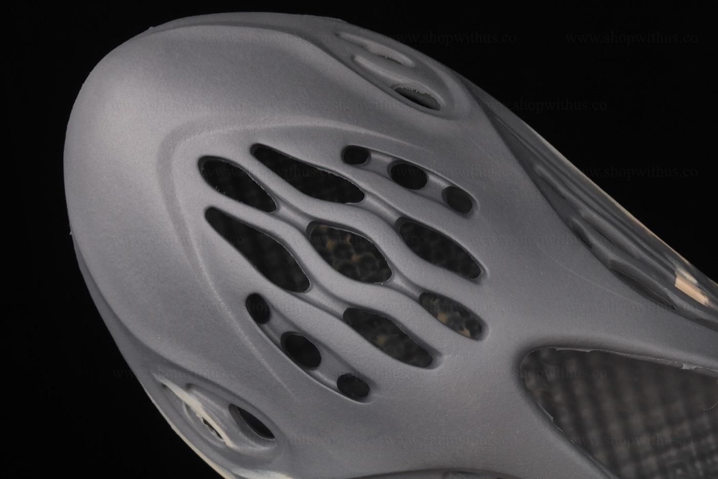 adidasUnisex Yeezy Foam RNNR MXT - Moon Gray