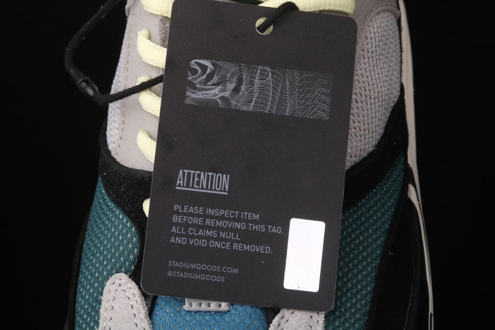 adidasUnisex Yeezy Boost 700 Wave Runner - Solid Grey