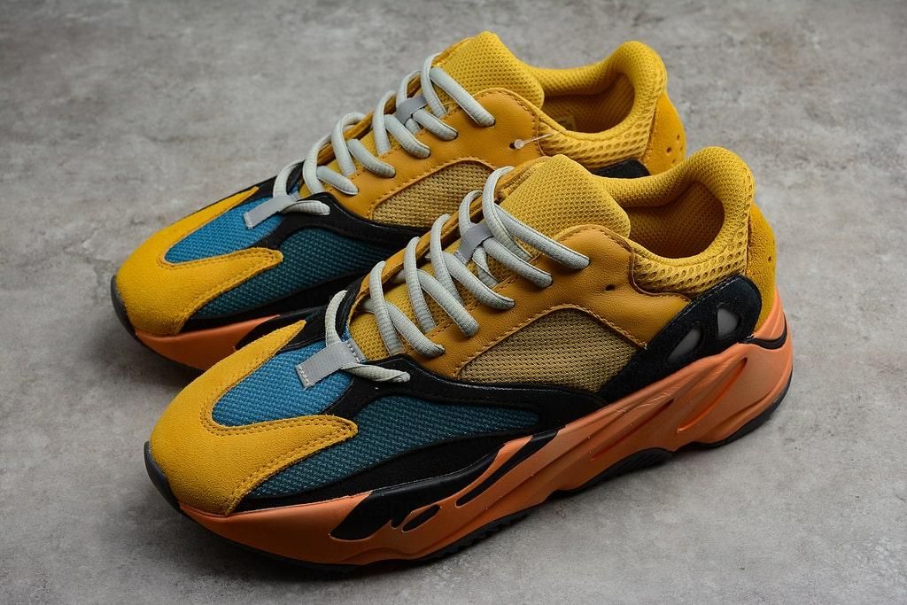 adidasUnisex YEEZY Boost 700 - Sun