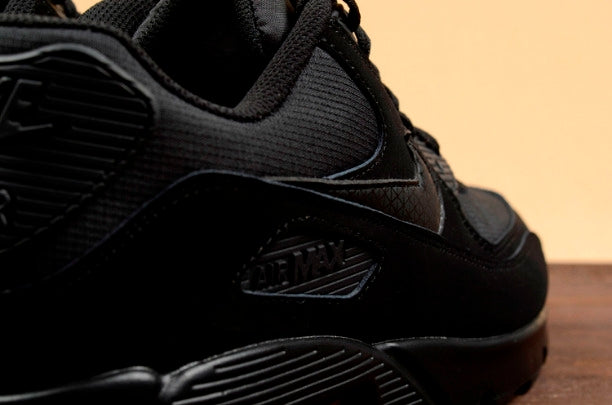 NikeUnisex Air Max 90 Essential Running Shoe - Triple Black