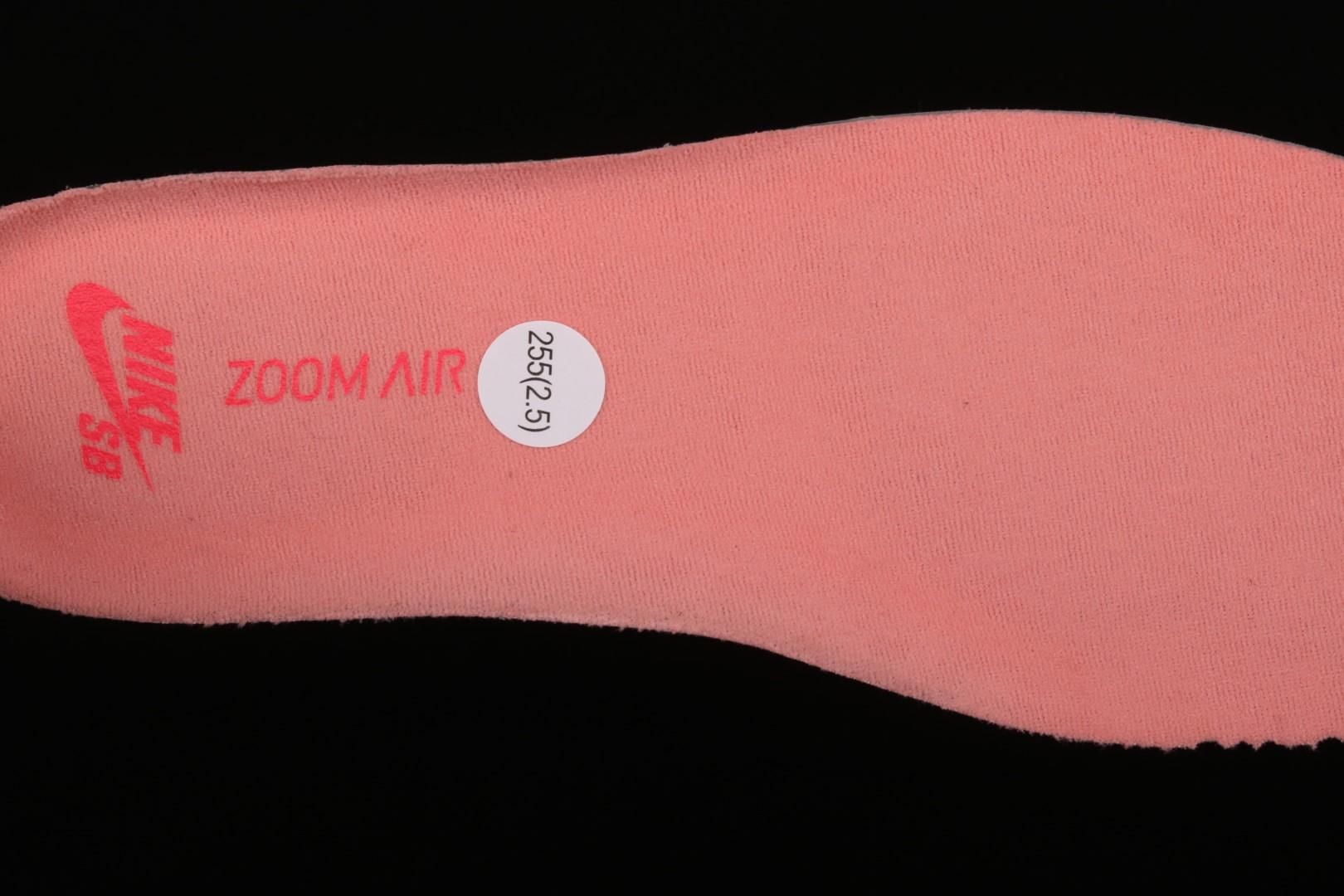 NikeMen's SB Dunk Low - Pink Pig